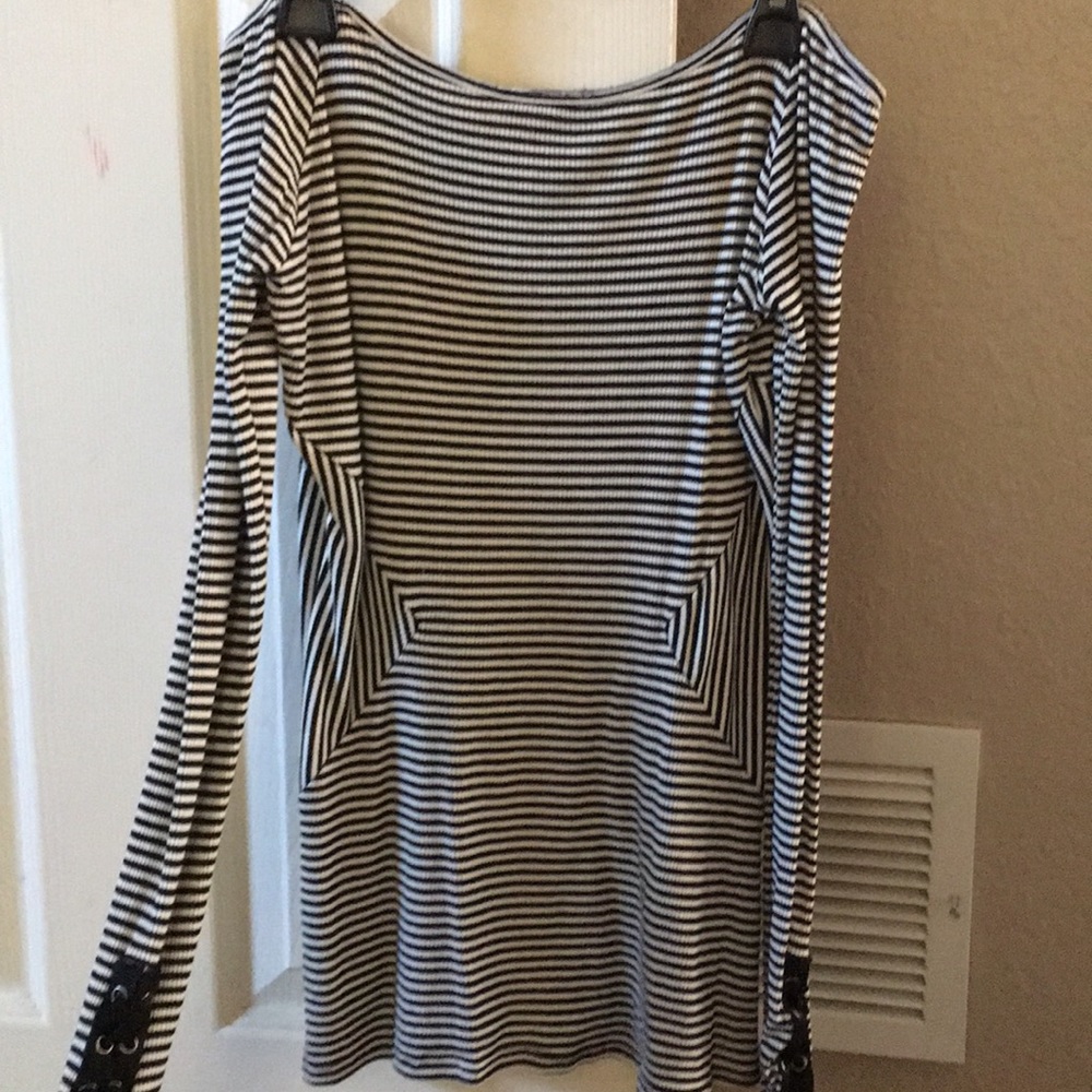 $20 - Picture 2 of 4